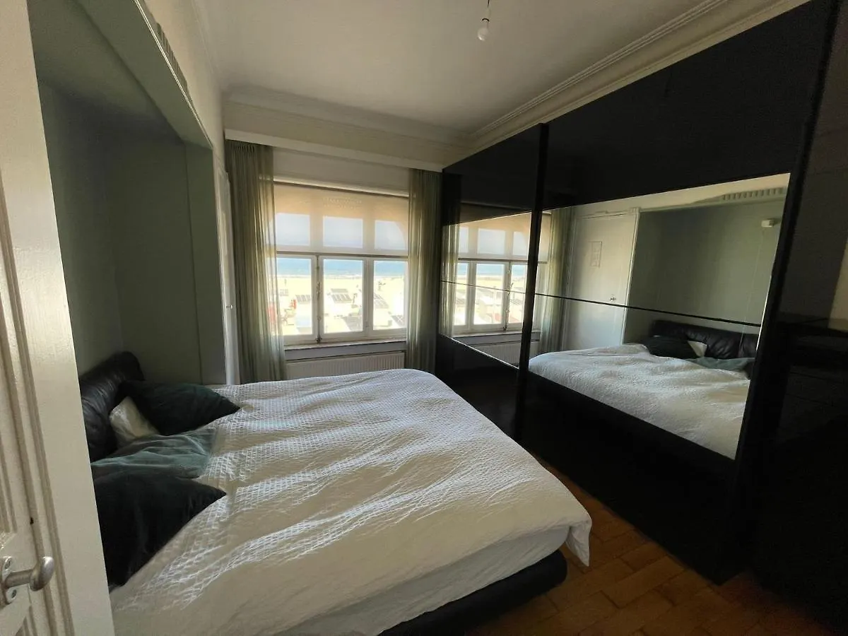 Uniek Appartement Op De Zeedijk Met Parking Ostende Belgium