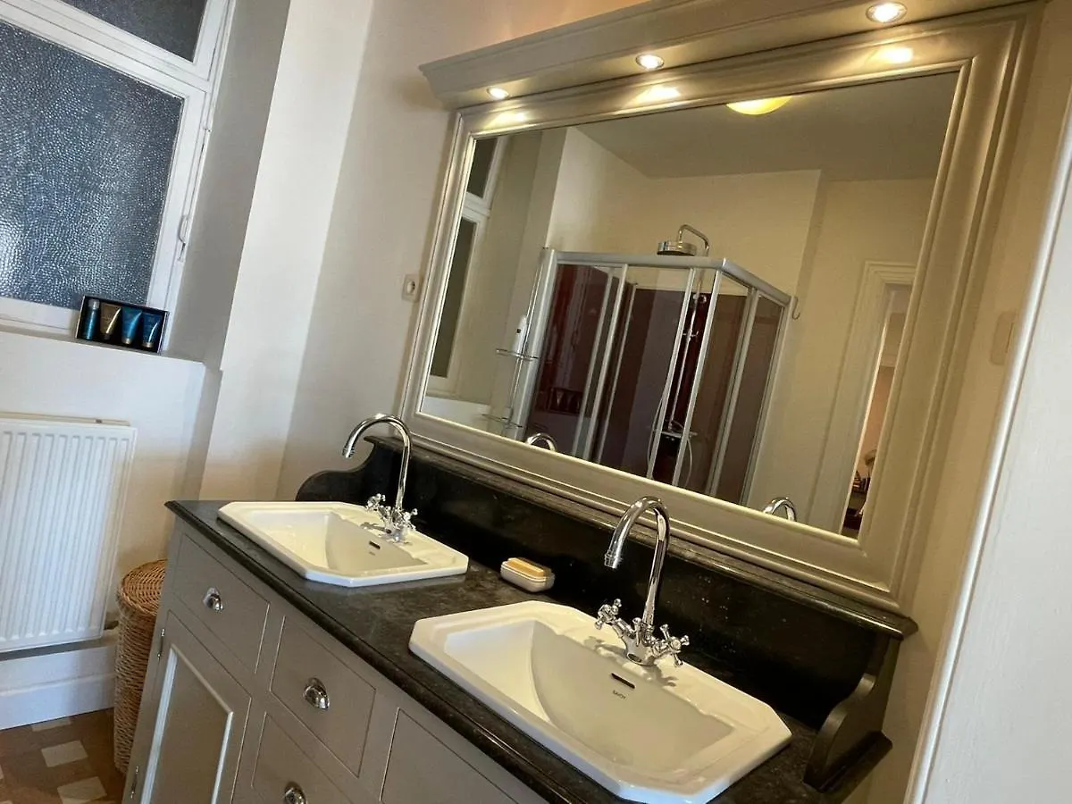 Apartman Uniek Appartement Op De Zeedijk Met Parking Ostende Belgium