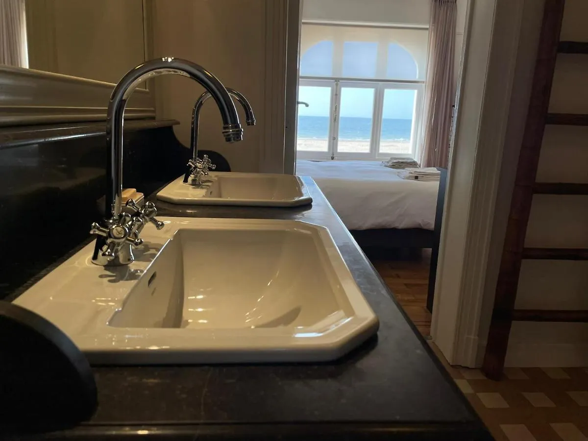Uniek appartement op de Zeedijk met parking Oostende