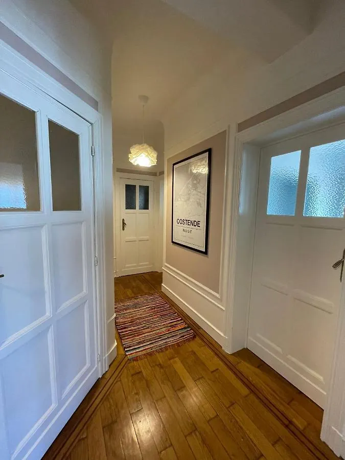 Uniek appartement op de Zeedijk met parking Oostende 0*,  België